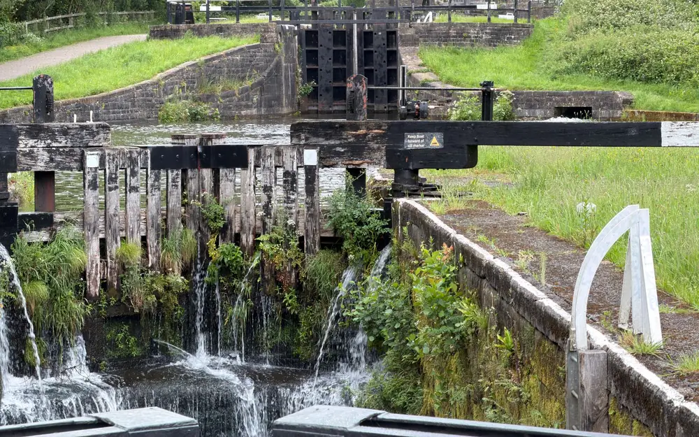 Le canal de Bourgogne et son chemin de halage