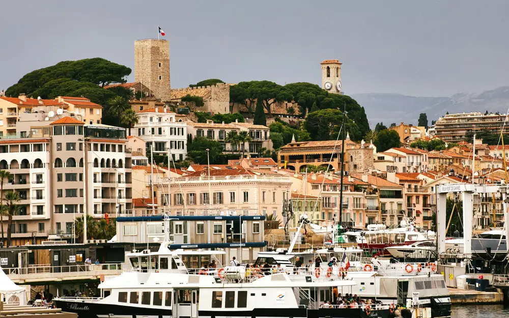 Le port de Cannes et ses bateaux