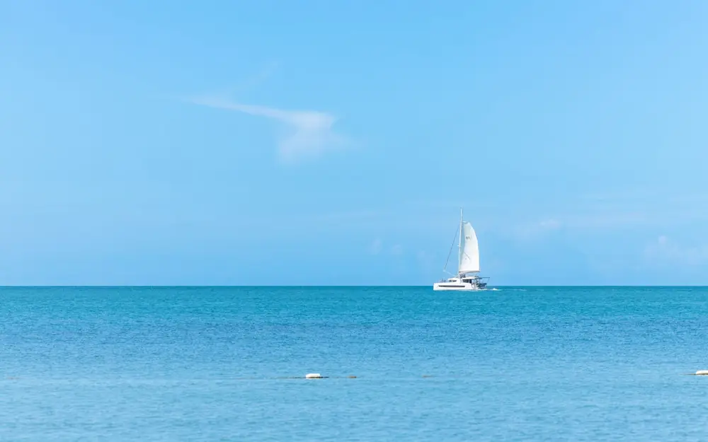 Voilier au mouillage en Martinique