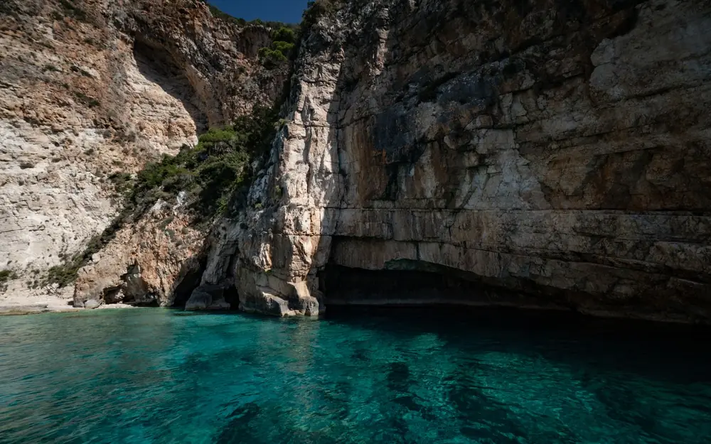 Crique de la côte sarde et son eau turquoise