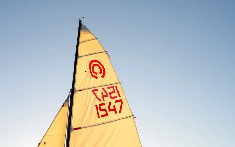 Voilier toutes voiles dehors